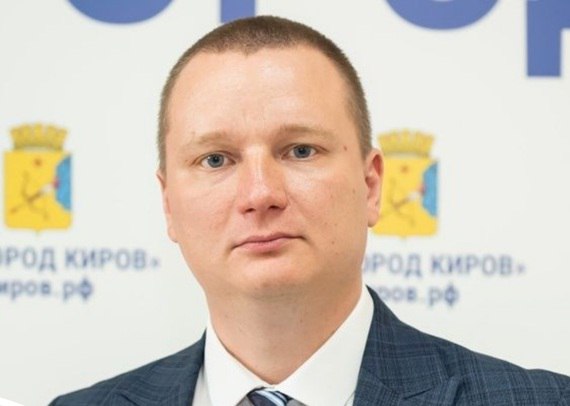 Алексей Микрюков назначен начальником отдела транспорта администрации Кирова Микрюкову 30 лет Он окончил Зуевский механико технологический техникум по специальности Механизация сельского хозяйства Техник механик В 2021 году завершил обучение на инженерном факультете ВятГСХА Получает второе высшее образование по специальности Юриспруденция в ВятГУ В 2021 году работал главным механиком департамента образования Кирова с декабря 2021 по сентябрь 2025 г замдиректора Центра профессиональной подготовки и повышения квалификации кадров За последний год это третий руководитель отдела транспорта С мая по сентябрь 2024 года отдел возглавлял Никита Рякин позднее Дмитрий Кузьмин Прислать новость IstochnikKirovBot   Подпишись на Источник в Telegram MAX