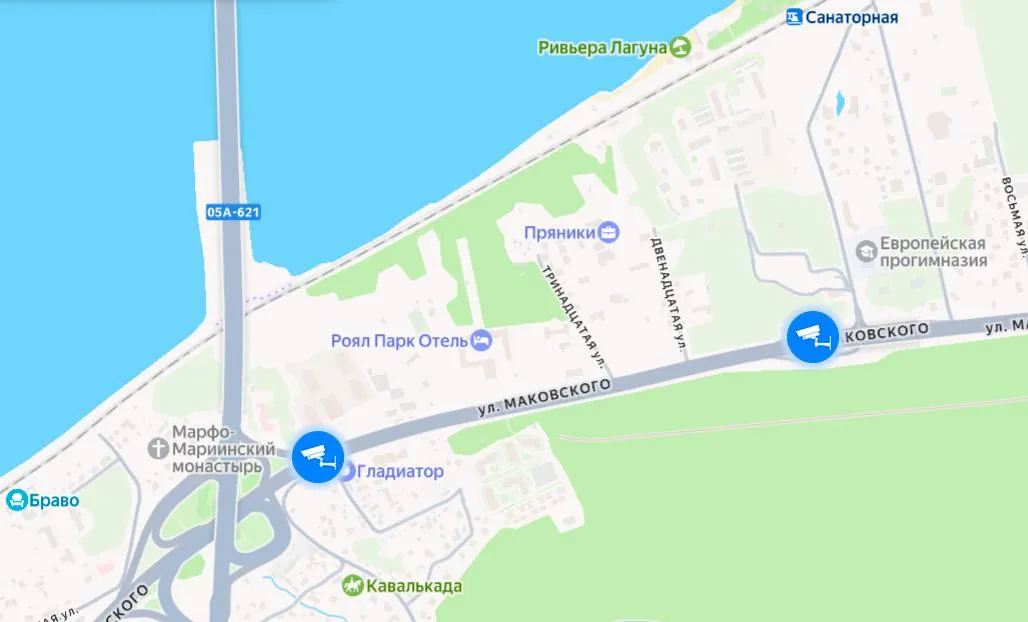 Два новых комплекса фиксации нарушений ПДД заработают через неделю во Владивостоке С 26 мая по информации УМВД России по Приморскому краю во Владивостоке вводятся в эксплуатацию два новых комплекса камер фото и видеофиксации нарушений на улице Маковского Комплекс камер в районе улицы Маковского 73 будет фиксировать несоблюдение скоростного режима 60 км ч Комплекс камер на улице Маковского 53 настроен на ограничение скорости по полосам 30 60 60 км ч движение без включенных фар или дневных ходовых огней использование телефона за рулем непристегнутые ремни безопасности и движение по полосам Призываем водителей быть предельно внимательными за рулем соблюдать требования дорожных знаков и разметки во Владивостоке продолжают работу и другие стационарные комплексы камер фиксации нарушений