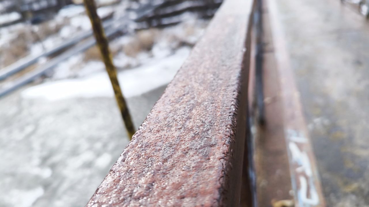 Ледяной дождь прошёл на Кавминводах Все в ледяной глазури дороги тротуары крыши автомобили Берегите себя аккуратнее в передвижениях