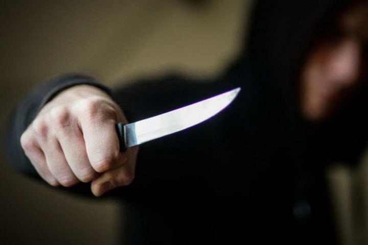 В Ликино-Дулёво полицейские задержали ранее судимого мужчину — он напал с ножом на своего брата Всё случилось во время застолья в квартире на улице 1 Мая. Пострадавшего госпитализировали с тяжкими телесными повреждениями, а агрессор отправился в СИЗО по статье «Умышленное причинение тяжкого вреда здоровью». 1 Подпишись Поделись новостью