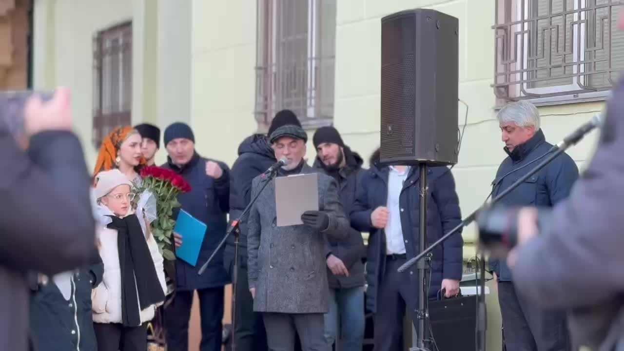 В Махачкале открыли мемориальную доску композитору Мураду Кажлаеву