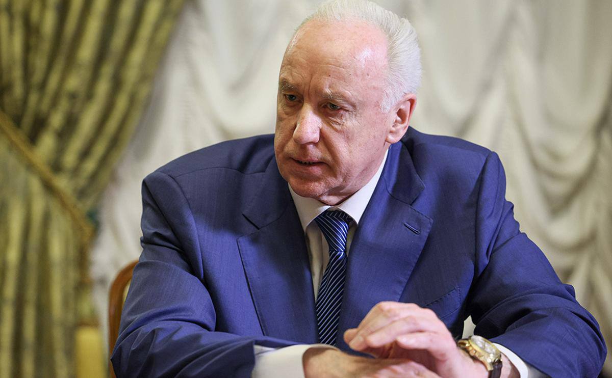 Александр Бастрыкин потребовал доклад по уголовному делу, возбужденному в связи с жалобами жителей частного сектора Старого Оскола на ненадлежащее водоснабжение. Уже 7 лет из-за проектных ошибок и плохого содержания сетей вода подается с перебоями, а подвоз питьевой воды не организован. Несмотря на многочисленные обращения проблема не решается. Исполнение поручения поставлено на контроль в центральном аппарате Следственного комитета.