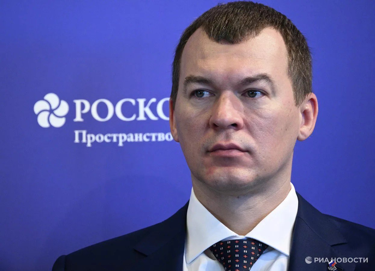 Олимпийский комитет России готов подать в суд на МОК, если тот не снимет санкции после вступления в должность Кирсти Ковентри. Министр спорта РФ Михаил Дегтярев сообщил об этом на Петербургском международном экономическом форуме. - Олимпийский комитет России еще в январе 2025 года уведомил МОК об устранении всех юридических препятствий для восстановления признания. Напомнили еще раз уже после выборов главы МОК, в апреле. Мы ожидаем, что после вступления Кирсти Ковентри в должность 24 июня начнется предметное рассмотрение. По крайней мере решение МОК от 2023 года об отстранении уже не имеет под собой никаких оснований. В противном случае будем действовать через международные судебные инстанции, иски готовы, - сказал Дегтярев. МОК в октябре 2023 года лишил ОКР статуса национального олимпийского комитета до дальнейшего уведомления за принятие в состав региональных олимпийских советов ДНР, ЛНР, Запорожской и Херсонской областей. После этого ОКР внес изменения в устав, исключив из состава всех региональных членов, тем самым устранив нарушение. rsport.ria.ru/20250620/degtyarev-2024184908.html