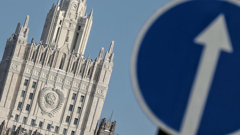 Делегация Азербайджана отменила визит в Москву после убийства азербайджанцев на Урале Парламентская делегация Азербайджана в связи с задержанием азербайджанцев в Екатеринбурге отменила визит в Россию, где должно было пройти 23-е заседание комиссии парламента Азербайджана и Федерального Собрания России по межпарламентскому сотрудничеству. Причиной такого решения названы «убийства и акты насилия в отношении азербайджанцев», якобы совершенные правоохранителями в Екатеринбурге. В МИД России ранее объясняли, что задержания выходцев из Азербайджана произошли в рамках расследования уголовных дел, мужчины являются гражданами России, пишет forbes.ru.