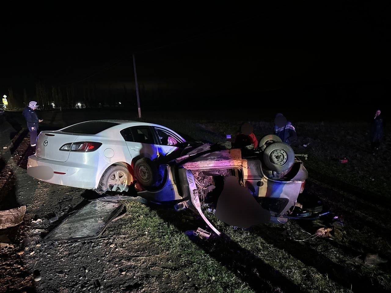 Водитель малолитражки «Ока» погиб на встречной полосе   Вчера  в 17:55  в Успенском районе, водитель  «Оки» выехал на встречную  полосу,  где это разрешено, и столкнулся с автомобилем «Мазда».  Водитель  отечественного авто погиб на месте ДТП до приезда скорой медицинской помощи, его пассажир доставлен в ГБУЗ г.Армавира с травмами различной степени тяжести.    Новороссийск ДТП