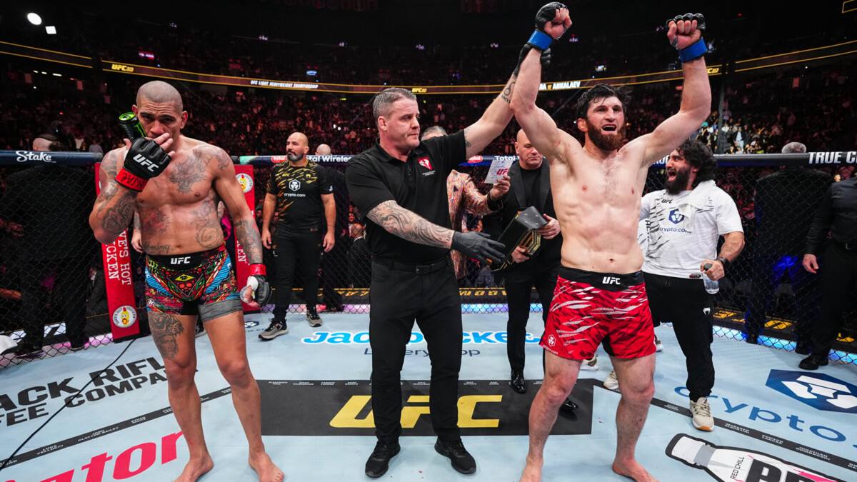 Руководство UFC сообщило о дате и месте второго боя между лучшими бойцами полутяжелого веса UFC – Магомедом Анкалаевым и бразильцем Алексом Перейрой.   В их первом противостоянии бразильский спортсмен попрощался с чемпионским званием, которым теперь владеет боец из Дагестана.   Второй бой атлетов возглавит турнир UFC, запланированный на 5 октября в Лас-Вегасе. Анкалаев намерен завершить поединок досрочно и нокаутировать соперника.