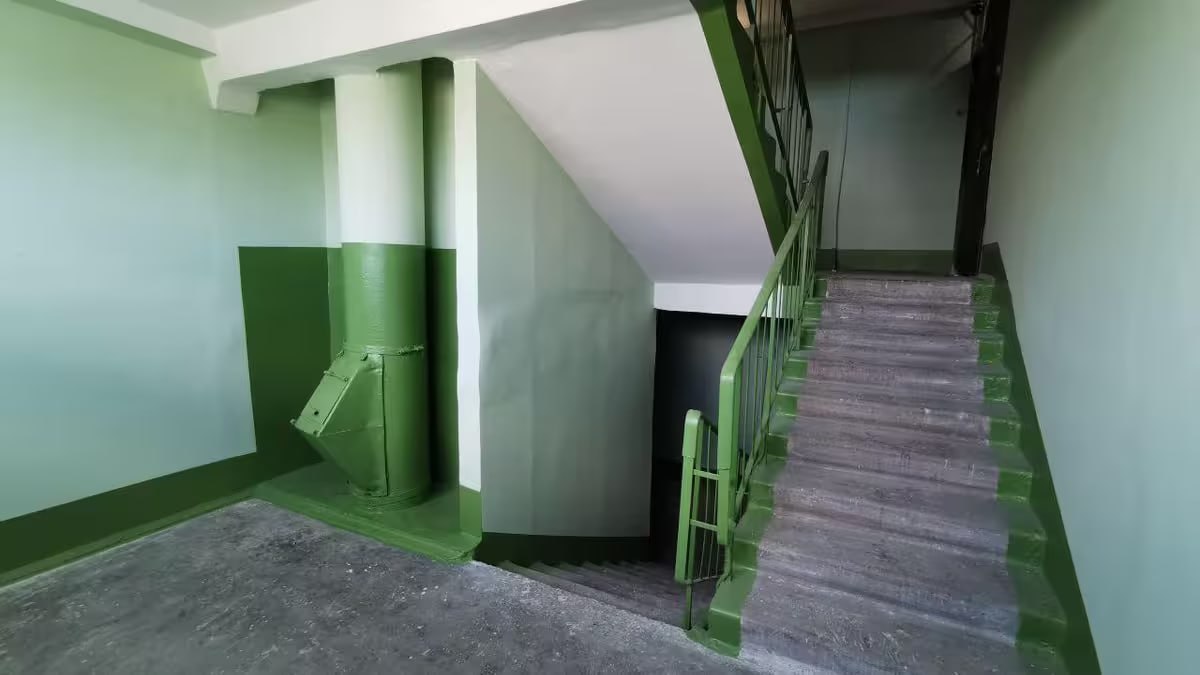 В Ташкенте арестован 19 летний парень домогавшийся девушки в подъезде Правонарушитель начал приставать к девушке после того как она отказалась давать свой номер телефона Суд признал его виновным в сексуальном домогательстве   uznews uz ru news 103351 uznews