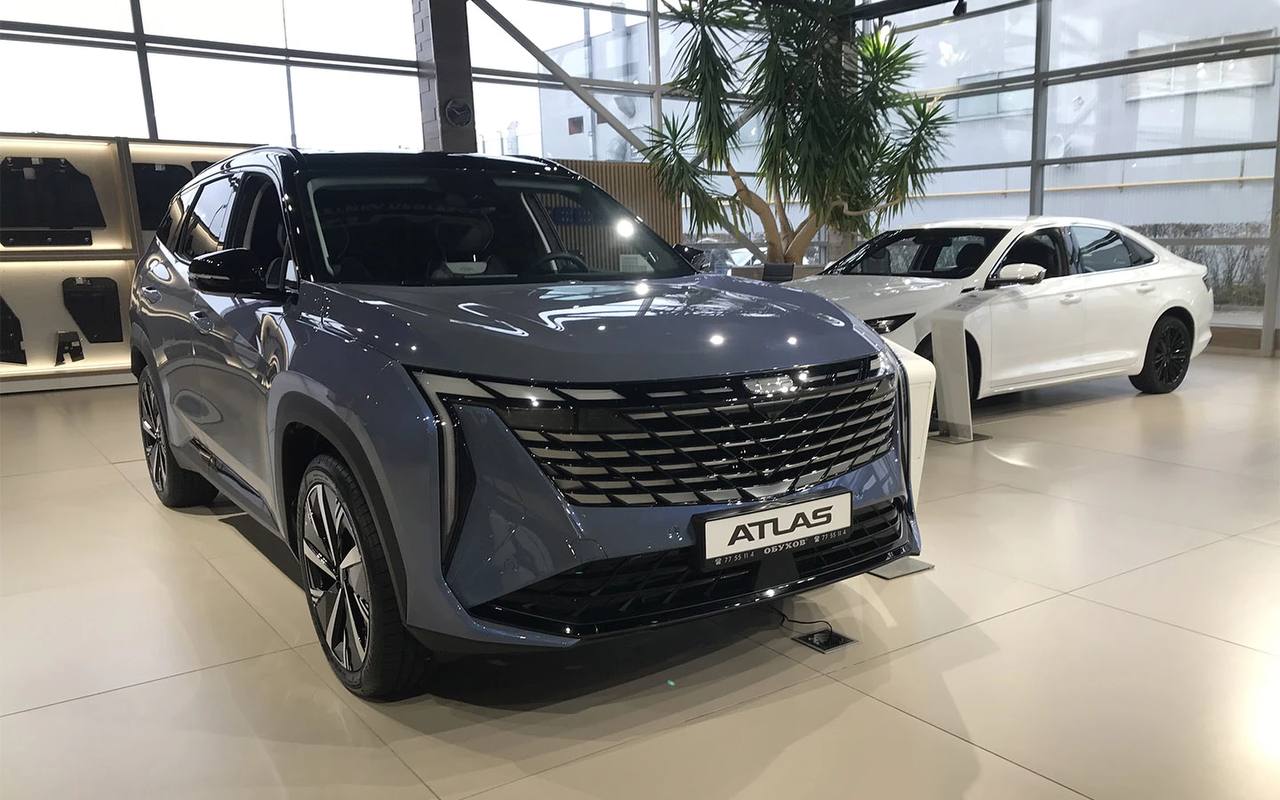 В России за 20 лет продали 3 млн китайских автомобилей Первый миллион был преодолен в конце 2022 года На это потребовалось 17 лет Второй в середине 2024 го за 1 5 года А третий в ноябре этого еще 1 5 года пояснил директор агентства Автостат Сергей Целиков В этом году по итогам первых 11 месяцев в России реализовали 627 тыс новых автомобилей китайских брендов Суммарно же за 20 лет почти 60 проданных машин пришлось на три бренда Chery 20 9 Haval 18 8 Geely 17 Всего в статистике Автостата зафиксировано почти 90 китайских марок