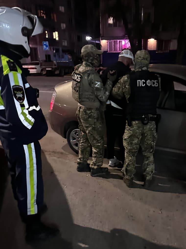 В областном центре и Благовещенском МО проведены мероприятия направленные на пресечение нарушений миграционного законодательства обеспечение общественного порядка и безопасности В целях выявления и пресечения нарушений миграционного законодательства РФ а также обеспечения общественного порядка и безопасности сотрудниками Управления Министерства внутренних дел Российской Федерации по Амурской области совместно с Межмуниципальным управлением МВД России Благовещенское региональным управлением ФСБ России по Амурской области Пограничным управлением ФСБ России по Амурской области представителями Министерства обороны Российской Федерации и сотрудниками Управления Росгвардии по Амурской области проведено оперативно профилактическое мероприятие на территории города Благовещенска и Благовещенского муниципального округа В ходе мероприятия осуществлены проверки по адресам массового проживания иностранных граждан а также лиц без гражданства Силовики посетили общественные места и объекты питания