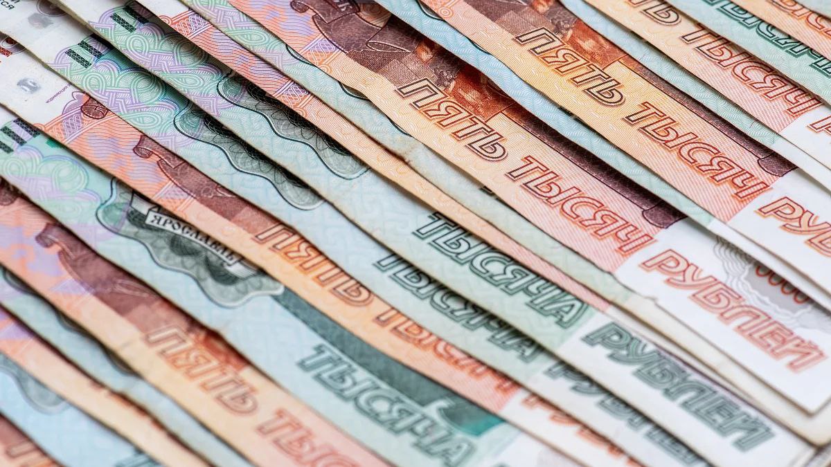 В Татарстане отгрузили продукции на 6 трлн рублей в 2025 году В 2025 году индекс промышленного производства в республике составил почти 110 Объем отгруженной продукции превысил 6 трлн руб При этом доля обрабатывающих производств достигла 80 Налоговые поступления от промышленного сектора превысили 1 трлн руб Объем господдержки предприятий составил почти 150 млрд руб это на 37 больше чем годом ранее Из них 140 млрд руб целевые субсидии Фото Коммерсантъ Олег Харсеев kommersantkazan