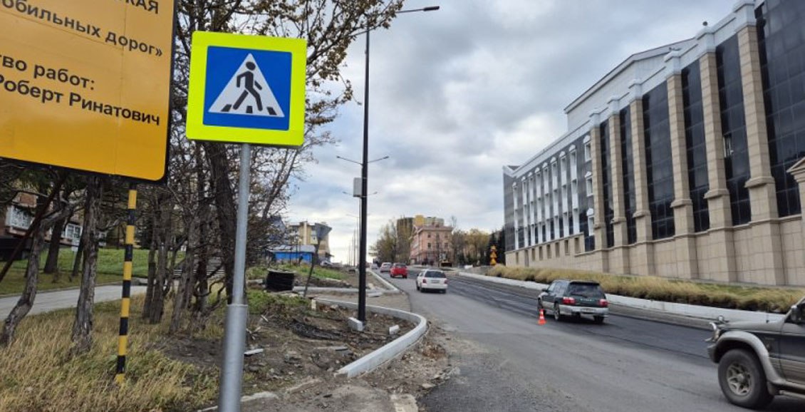 Улицу Ленинскую в Петропавловске Камчатском покрывают вторым слоем асфальта В центре краевой столицы начали укладывать второй слой асфальта на улице Ленинской До 31 октября здесь действует временная схема движения для всего транспорта Нажмите для подробностей kam24 ru news main 20251014 121667 html utm source telegram utm medium messenger