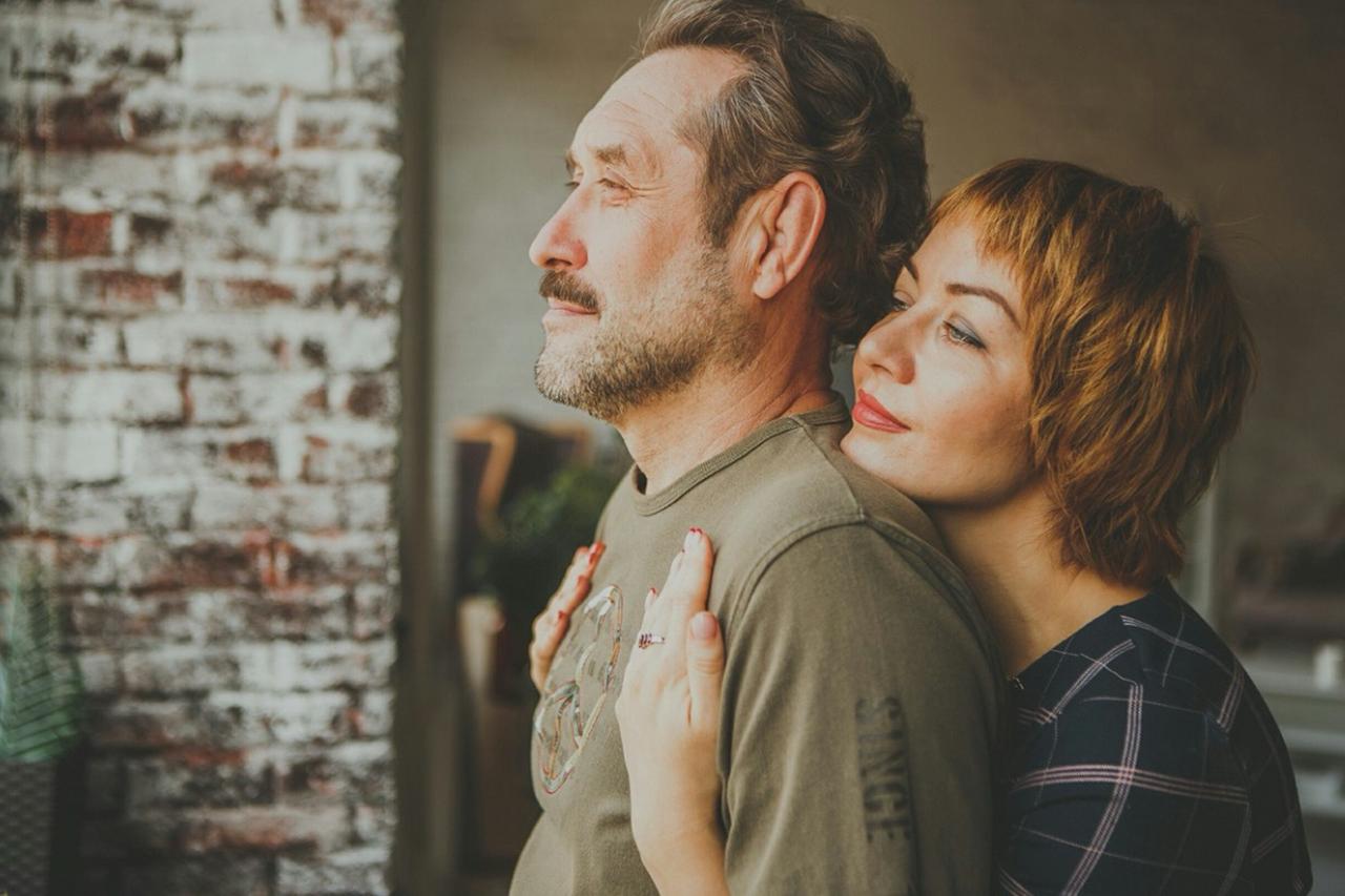 В деле пропавших Усольцевых не исключили криминальный след СК по Красноярскому краю заявил что основной версией пропажи семьи Усольцевых сейчас считается несчастный случай Однако следователи подчеркивают криминальная версия также остается в работе Отрабатываются все возможные версии их исчезновения В том числе не исключается криминальная версия их исчезновения заявили в ведомстве Стоит отметить что уголовное дело расследуется по статье об убийстве двух и более лиц Подпишитесь на Абзац TG VK Дзен MAX Rutube