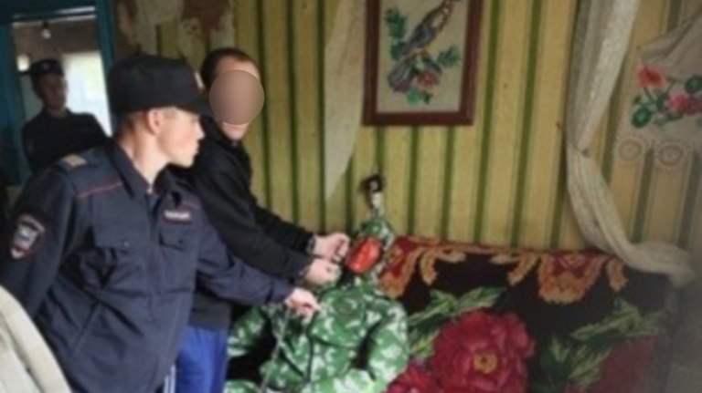 Житель Клинцов в пьяной ссоре до смерти забил знакомую     Суд приговорил мужчину к восьми годам колонии строгого режима. ƃℾ   подписаться  прислать новость