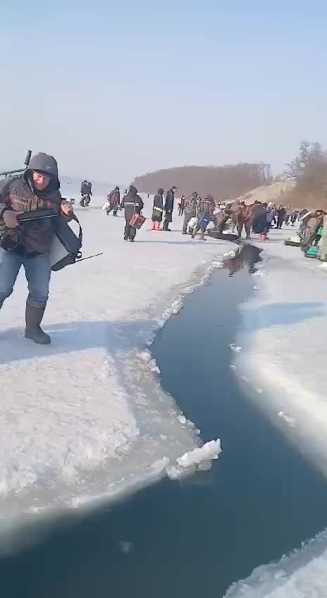 Спасение двух рыбаков на Волге в Ставропольском районе