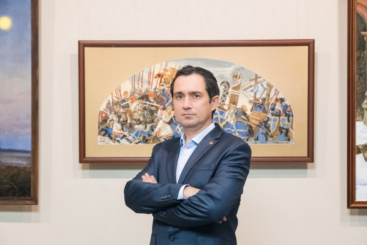 30 октября в преддверии Дня народного единства в медиацентре Культура Петербурга Института культурных программ прошла пресс конференция посвящённая открытию выставки Евгения Емельянова Служение Отечеству Подвиги через века