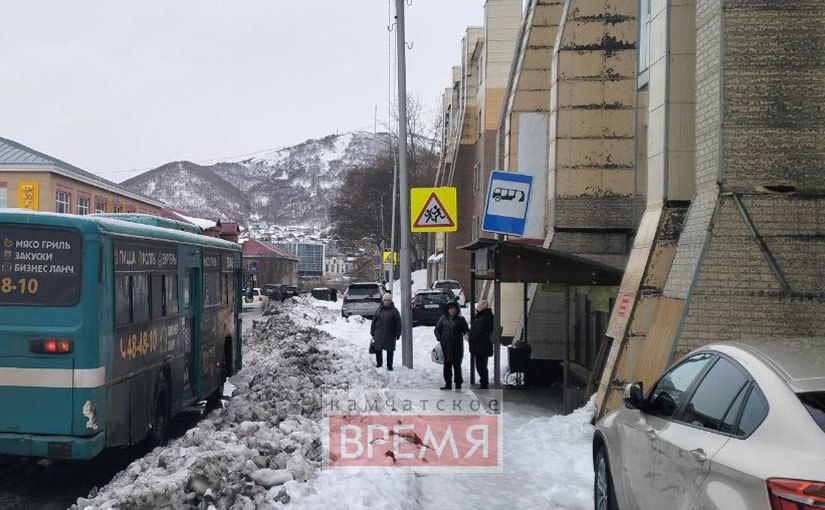 На Камчатке запретили курить на остановках общественного транспорта Нарушителей будут штрафовать Заксобрание края приняло поправки в законы которыми вводятся ограничения на курение а также ответственность за нарушение запрета Подробности по ссылке   kamtime ru article 7f5a42d3 3fd2 468f b319 8d122ee5a3ac