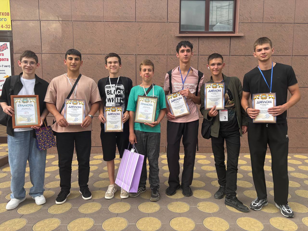 25 июня на площадке Северо-Кавказского федерального университета прошли соревнования по управлению беспилотными летательными аппаратами «Пилоты будущего», где собралось более 200 юных пилотов со всего Ставрополья. Мероприятие организовано Северо-Кавказским государственным университетом при поддержке регионального отделения «Движения первых». Цель чемпионата – стимулирование интереса молодежи к авиации и подготовка будущих специалистов. Участники получили возможность приобрести навыки пилотирования и ознакомиться с передовыми авиационными технологиями. Кочубеевский округ представляли ребята, которые занимаются в «Центре технического творчества, инновационных видов спорта и современных технологий». Ажбиев Кирилл завоевал 1 место, Устименко Эльдар 2 место. Остальным ребятам, также показавшим отличный результат, были вручены дипломы участников. Финалисты представят Ставропольский край на Всероссийском чемпионате «Пилоты будущего» в «Сириусе» город Сочи Краснодарский край с 14 по 18 октября.