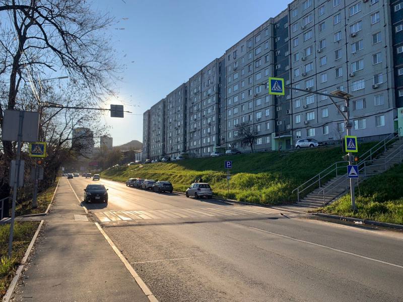 Школьница попала под колёса машины на Калинина во Владивостоке   Водитель Toyota Prius сбил 13-летнюю девочку, переходившую дорогу по «зебре».   Девочка получила травмы, ей назначено амбулаторное лечение.   По факту автоаварии возбуждено административное производство.   Источник:       ОТВ.Происшествия