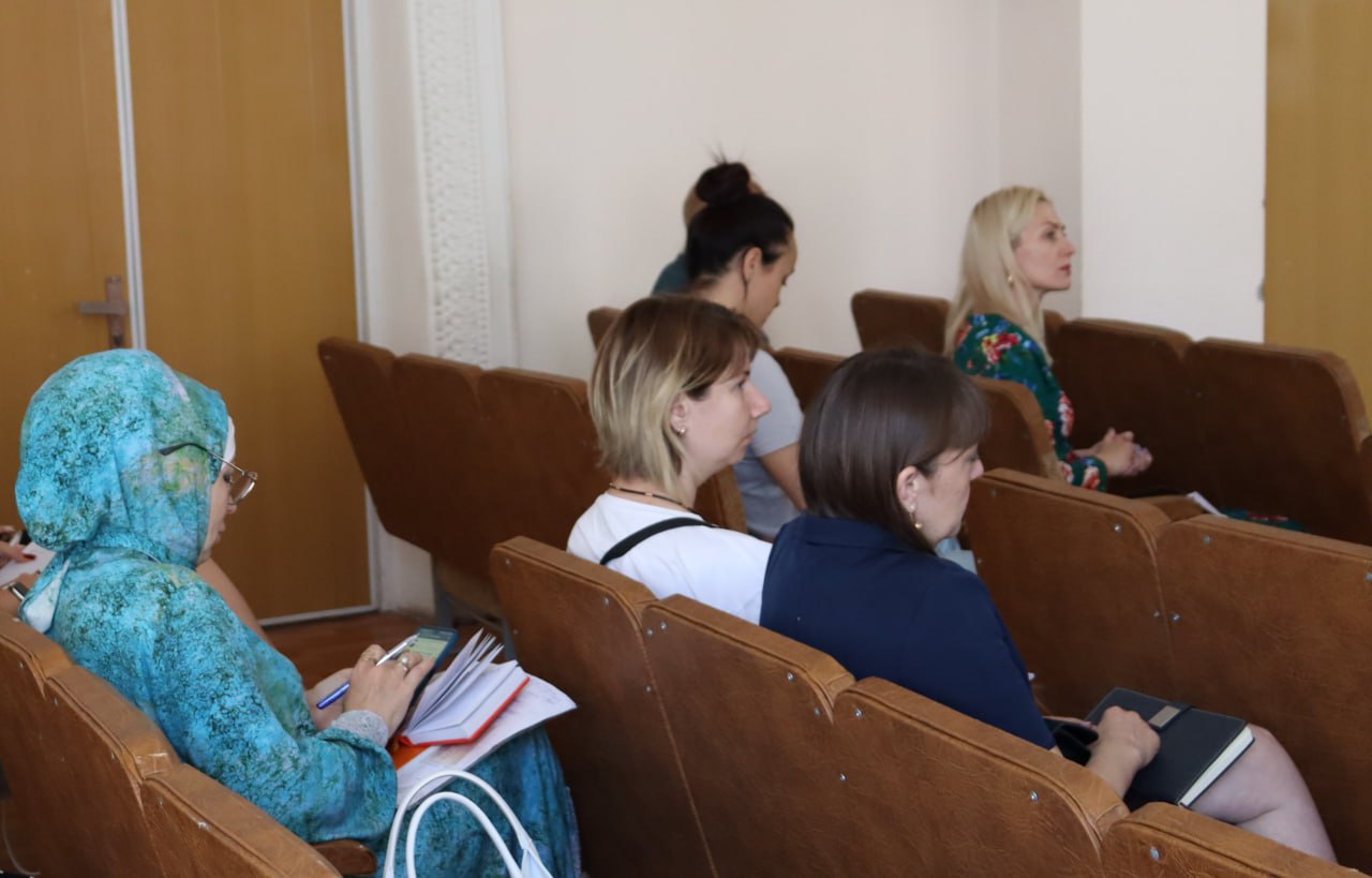 Состоялось заседание комиссии по делам несовершеннолетних Сегодня в Администрации Бердянского муниципального округа состоялось очередное заседание комиссии по делам несовершеннолетних, где были рассмотрены важные вопросы, касающиеся защиты прав и интересов детей и подростков. Участниками комиссии были рассмотрены 2 административных протокола в отношении родителей несовершеннолетних – закрыты в связи с отсутствием состава преступления. Также подготовлено к рассмотрению 6 дел об административных правонарушениях в отношении родителей законных представителей . Кроме того, на заседании КДН была утверждена Комплексная программа мероприятий индивидуальной профилактической работы с несовершеннолетним. Также на заседании были озвучены итоги аналитической проверки деятельности КДН Бердянского муниципального округа, которую в июне нынешнего года проводила межведомственная КДН по Запорожской области. На основании проверки работа КДН БМО была оценена как удовлетворительная. Заседание комиссии по делам несовершеннолетних — важный шаг к созданию безопасной и поддерживающей среды для молодежи. Эффективное решение проблем требует совместных усилий всех участников процесса: государственных структур, образовательных учреждений, социальных служб и самих подростков. , ОК и ВКонтакте Полезные истории