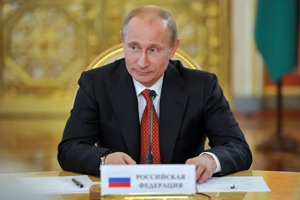 Президент России Владимир Путин поздравил главу Тамбовской области Евгения Первышова и всех жителей региона с Днём Победы В телеграмме поступившей на имя главы области в частности говорится Мы всегда отмечаем этот священный праздник с чувством сыновьей гордости за великий подвиг наших отцов дедов и прадедов которые не покорились жестокому и беспощадному врагу сокрушили нацизм сберегли Отечество спасли весь мир Их стойкость сила духа и вера в правое дело будут служить для нас вечным примером беззаветной любви к Родине личной сопричастности к её судьбе Желаю Вам успехов и всего наилучшего Фото kremlin ru Наши новости в МАКС