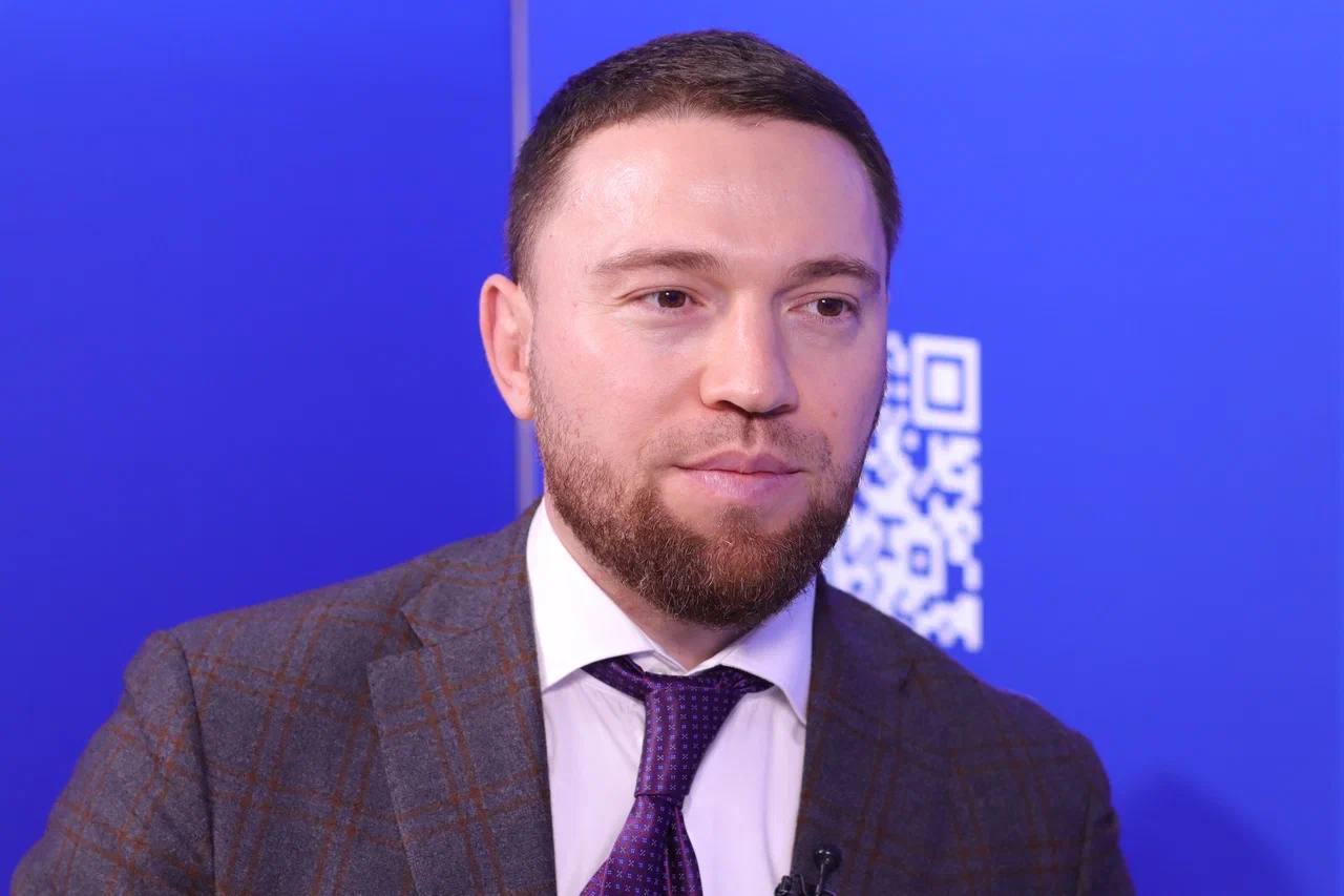 Шесть компаний планируют стать первыми резидентами будущего сухого порта Дагестана сообщил в ходе видеоинтервью в студии ТАСС руководитель Агентства по предпринимательству и инвестициям Республики Дагестан Хаджимурад Исрапилов По предварительной договоренности имеются соглашения с 5 6 резидентами Они совершенно разного плана строительные материалы пищевая промышленность и другие отрасли Пока мы их изучаем более конкретно скажем в первом квартале следующего года сообщил Исрапилов Фото ТАСС Подпишись на ТАСС Кавказ в Max