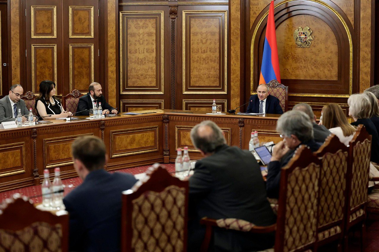Никол Пашинян принял в Правительстве послов аккредитованных при НАТО посетивших Армению Обсуждались вопросы касающиеся партнерства Армения НАТО