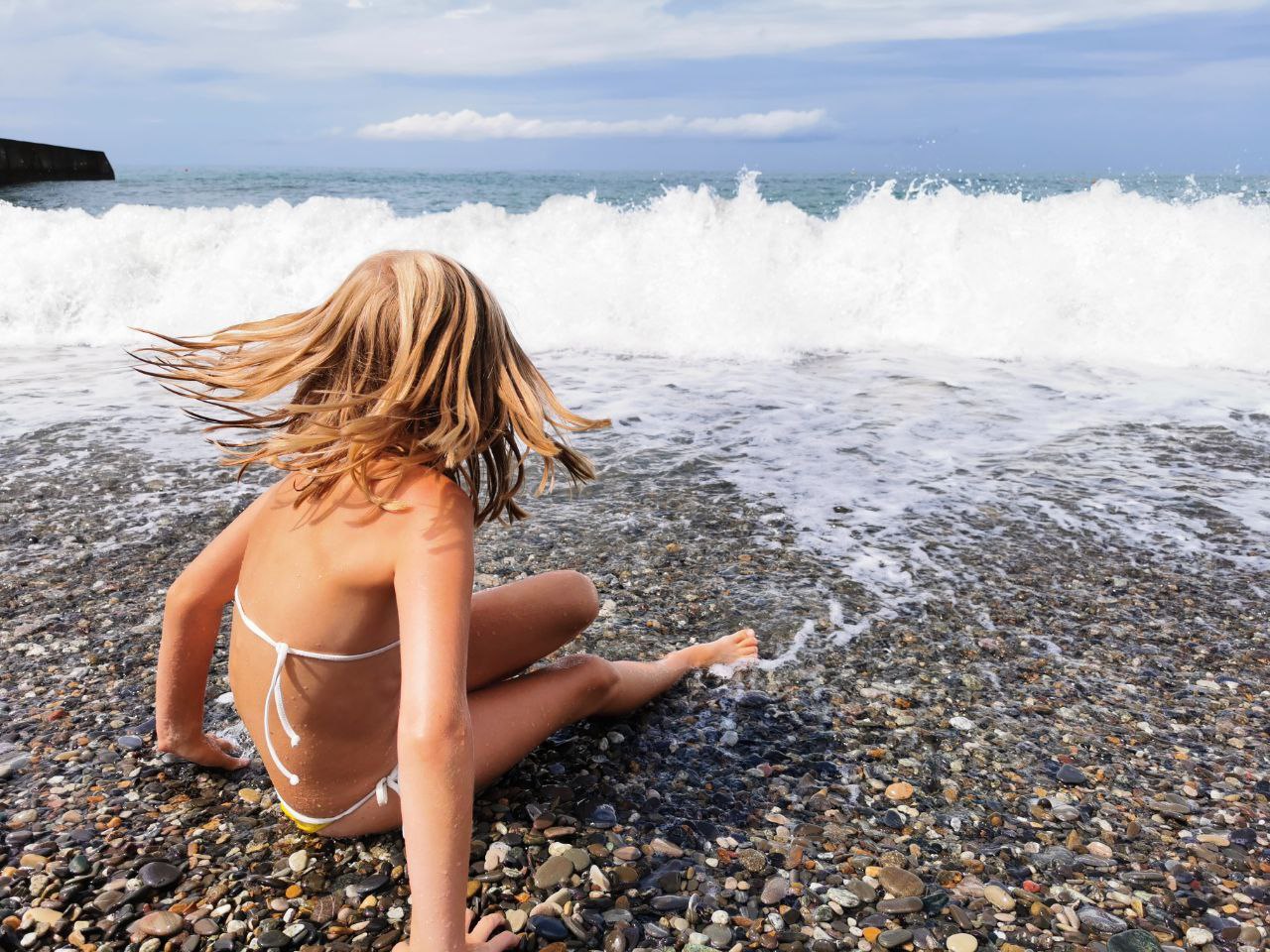 31 октября Международный день Чёрного моря Дата выбрана неслучайно именно в этот день в 1996 году шесть причерноморских стран подписали Стратегический план действий по реабилитации и защите Чёрного моря Черноморское побережье России включает в себя прибрежную полосу в Краснодарском крае от Адлера до Таманского полуострова в рамках законодательства России также включает южное и западное побережья Крымского полуострова от мыса Такиль до Перекопского перешейка общей длиной свыше 1171 км сообщает Росморречфлот В День Чёрного моря самое время вспомнить отпускную пору и послушать шум прибоя Подписаться на Чебоксарский речной бульвар