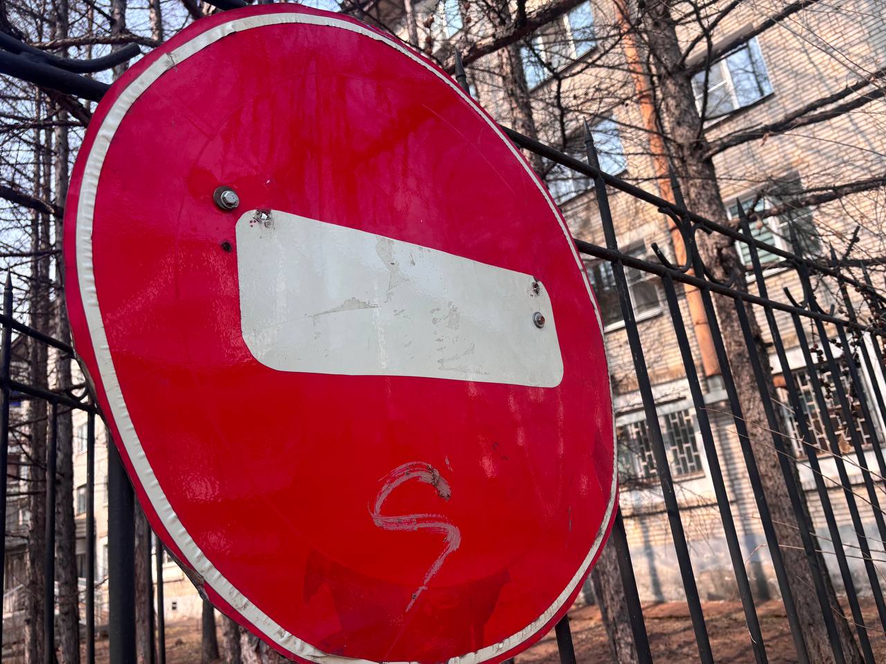 Временно перекроют участок дороги в Биробиджане В связи с проведением ремонтных работ на ул. Озерная в районе №18, 9 июля с 09:00 и до завершения работ будет временно закрыт участок автомобильной дороги. Из-за с высокой интенсивностью движения автомобильного транспорта на автомобильных дорогах, возможно отставание от графиков движения автобусов по маршрутам. Все НОВОСТИ ЕАО в одном месте жми Прислать новость
