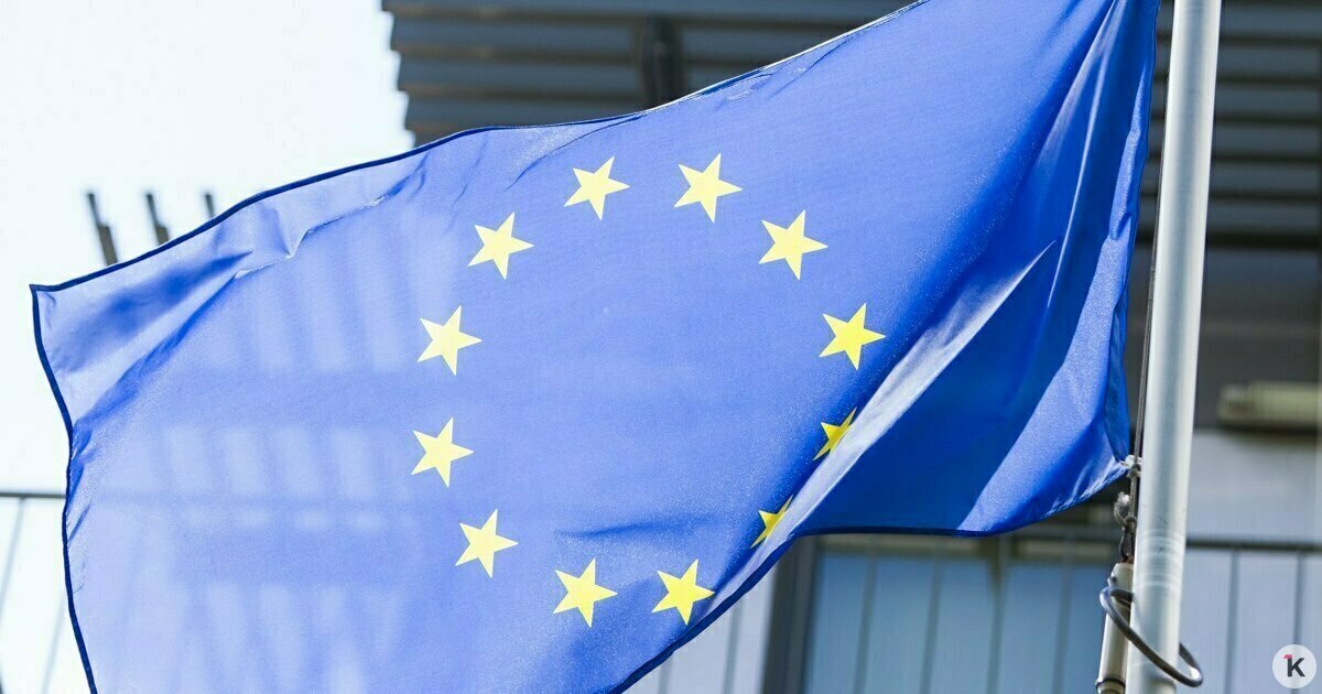 Венгрия готова платить штрафы ЕС чтобы не пускать к себе мигрантов Венгрия предпочтёт выплачивать Еврокомиссии штраф в размере одного миллиона евро в день чем станет пускать мигрантов к себе Об этом пишет Российская газета со ссылкой на заявление венгерского премьер министра Виктора Орбана Год назад суд Евросоюза оштрафовал Венгрию на единоразовую выплату в 200 миллионов евро и присудил выплачивать по миллиону евро ежедневно за отказ принимать нелегалов на своей территории Будапешт готов выплатить эту сумму Ради нашей и вашей безопасности Это лучше чем жить в страхе пояснил свою позицию премьер страны