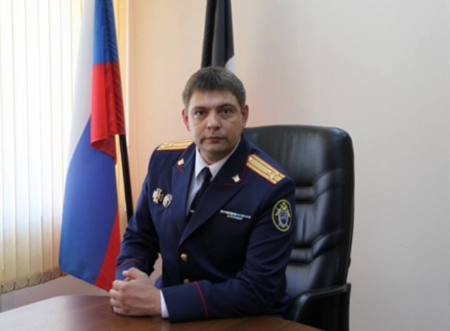 Исполняющим обязанности главы кировского управления СК России стал полковник юстиции Максим Козлов До этого он являлся заместителем главы удмуртского регионального СУ СК России. Награжден рядом знаков отличия и медалей, имеет звание почетного сотрудника СК России.