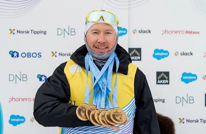 Не получил приглашение на Паралимпиаду Двукратный паралимпийский чемпион из Удмуртии Владислав Лекомцев не вошел в число шести российских спортсменов приглашенных на зимние Паралимпийские игры Как то так прокомментировал решение Лекомцев в своем Telegram канале Игры пройдут с 6 по 15 марта в Италии Напомним российских паралимпийцев отстранили от международных стартов в марте 2022 года после начала Специальной военной операции На летней Паралимпиаде в Париже отечественные атлеты выступали в нейтральном статусе В декабре 2025 года лыжники паралимпийцы допущены к стартам под эгидой FIS В январе Лекомцев вернулся на Кубок мира завоевав золото на этапе в Германии Подписаться на нас Telegram MAX