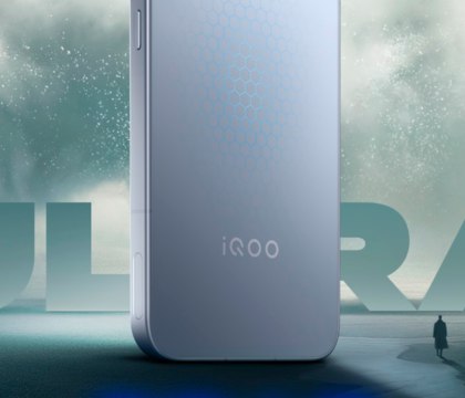 Смартфон iQOO 15 Ultra получит продвинутые сенсорные триггеры с частотой 600 Гц iQOO продолжает раскрывать подробности о своем новом игровом смартфоне 15 Ultra Компания сообщила что флагман получит сверхчувствительные боковые триггеры Сенсорные кнопки будут иметь частоту дискретизации касания 600 Гц и использовать два независимых чипа управления для минимизации задержки