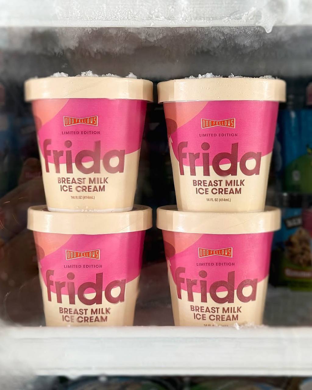 В США выпустили мороженое со вкусом грудного молока — Frida представила лимитированную серию десертов.  Производитель утверждает, что в составе только коровье молоко, но вкус максимально приближен к настоящему. Его описывают как «сладкий, слегка солоноватый, нежный, с нотками мёда и молозива».  Цена — 13 долларов за две порции.  КК