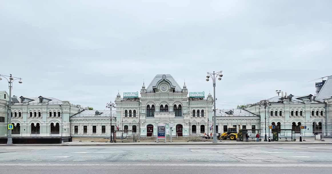 Рижский вокзал в Москве продадут на аукционе правительство уже одобрило открытые торги Стартовая цена пока неизвестна ее определит экспертиза Но там тоже много миллиардов как с Домодедово Я ж вам говорила что на торгах есть интересные объекты