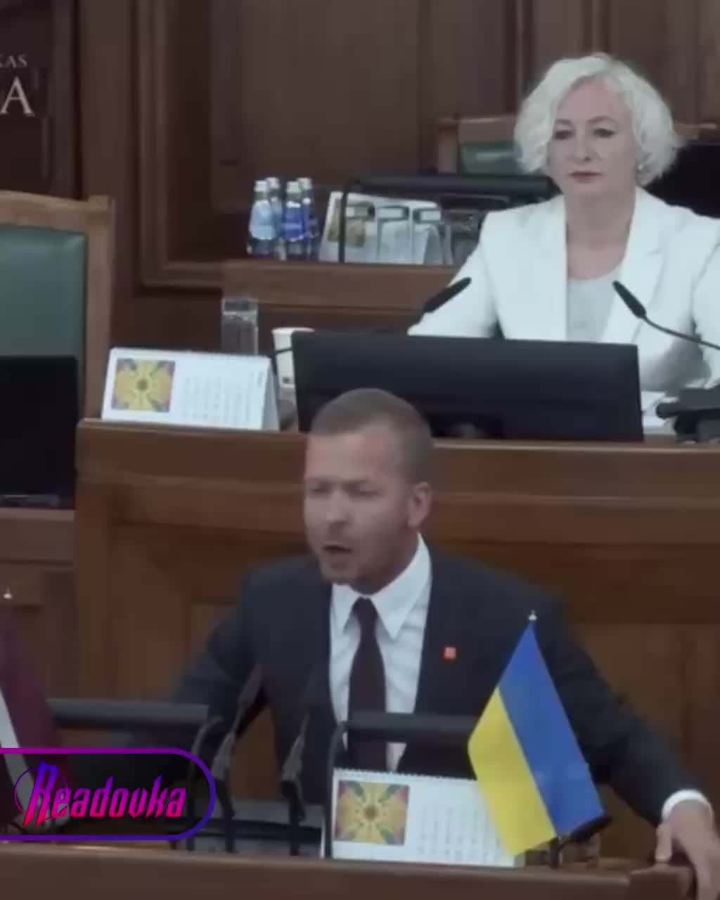 Депутат Росликов выдворен из Сейма за выступление на русском языке