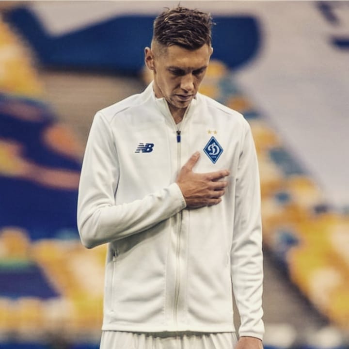 На Украине мобилизовали экс игрока киевского Динамо Денис Гармаш оказался в киевском ТЦК после жесткого задержания ночью По информации Страна uа у игрока требовали взятку в 25 тысяч долларов но он отказался В военкомате заявили что футболист выбрал службу в ВСУ В 2023 году власти Украины сорвали его переход в хорватский клуб запретив выезд из страны Подписывайтесь на РИА Новости Спорт в MAX