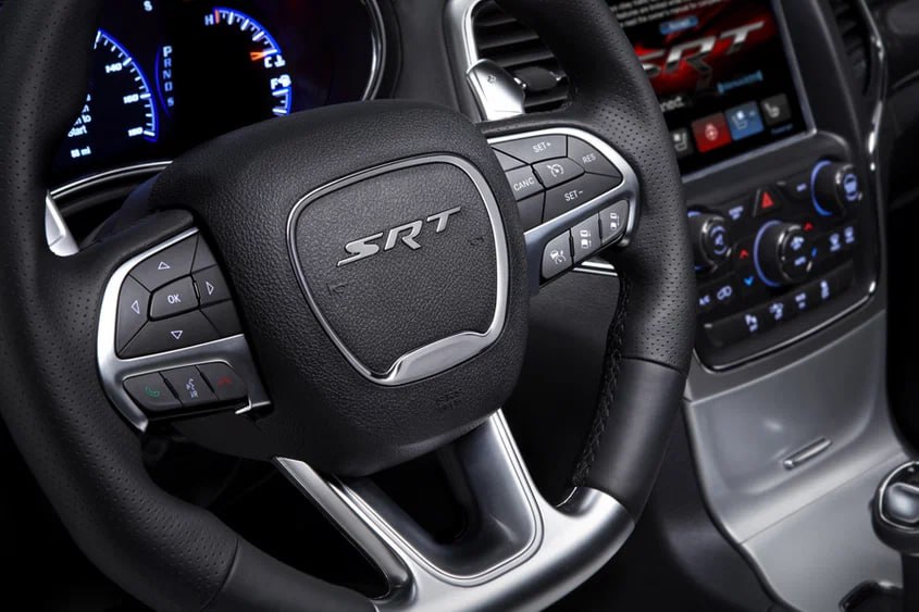 Концерн Stellantis перезапустит спортивное подразделение SRT В SRT Street and Racing Technology на протяжении многих лет отвечали за «заряженные» модификации серийных моделей нескольких американских брендов, включая Dodge и Chrysler. В 2021 году подразделение расформировали, однако сейчас объявлено, что концерн Stellantis снова собирает команду для возрождения этого направления. Перезапуском SRT будет руководить Тим Кунискис. Сейчас он занимает пост главы Ram, а ранее был известен участием в создании ряда экстремальных спорткаров. Кунискис заявил, что внутри концерна уже начат отбор лучших инженеров в области разработки силовых агрегатов для динамичных автомобилей. Предполагается, что «заряженные» модификации, как и ранее, появятся у серийных Chrysler, Dodge, Ram и даже Jeep.