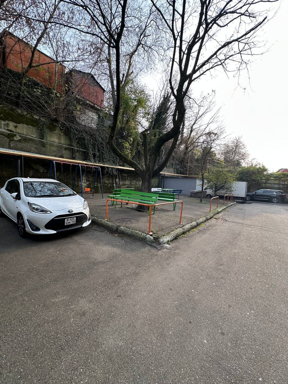 В Туапсе неизвестный выстрелил из пневматики в 9 летнего мальчика Мама пострадавшего рассказала что 21 ноября её сын гулял с другом на детской площадке у дома на улице Шаумяна 34 В этот момент неизвестный выстрелил пуля попала ребёнку прямо в лицо По словам женщины пуля прошла около 5 сантиметров и застряла в щеке ребёнку пришлось делать операцию чтобы её достать Сейчас он в больнице   Что произошло и кто стрелял выясняют правоохранители Кубанские Новости   Мы в MAX