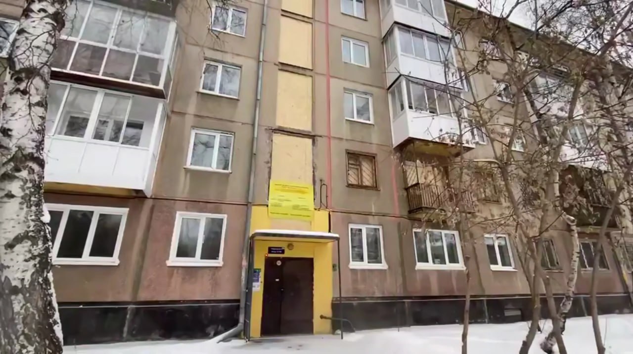 Жить можно Так сказал губернатор Игорь Кобзев про дом в Ангарске в котором в сентябре взорвался газ Эксперты обследовали здание и решили что расселять жителей не нужно строение можно отремонтировать Работы стартуют в мае Ремонтом займется компания СтройТехноКом Виновником взрыва оказалось старое советское газовое оборудование Во время ремонта подрядчик поменяет его на современное Будем надеяться оно окажется менее взрывоопасным