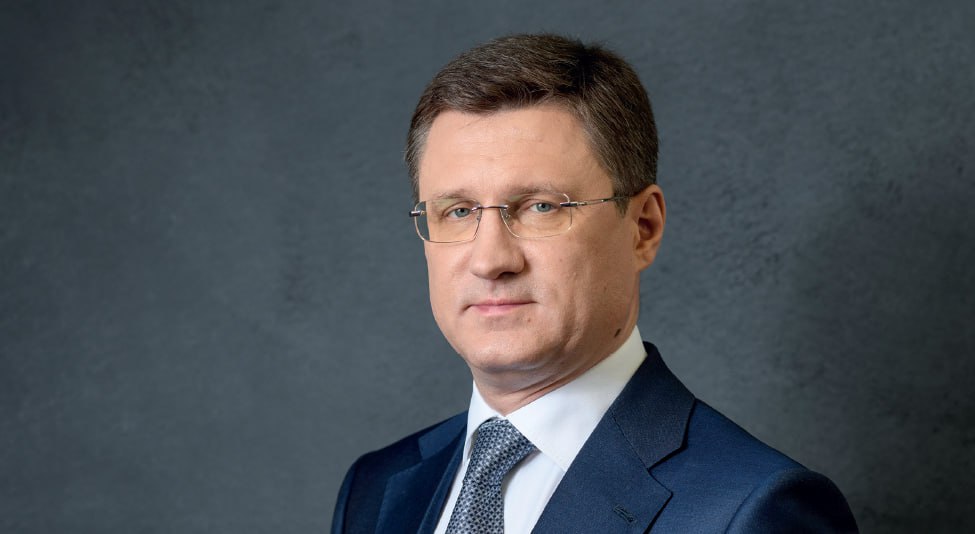 Новак: в 2025 году будет выпущено до 10 турбин средней и большой мощности На 2025 г. запланирован выпуск до 10 газотурбинных установок ГТУ : из них восемь будут приходиться на турбины ГТЭ-170/ГТЭ-65, а две – на ГТД-110М, рассказал вице-премьер Александр Новак в статье для журнала «Энергетическая политика». Производство ГТЭ-170 и ГТЭ-65 осуществляют «Силовые машины», а ГТД-110М – входящая в «Ростех» «Объединенная двигателестроительная корпорация». Турбина ГТД-110М нашла первое коммерческое применение на третьем энергоблоке ТЭС «Ударная» в Краснодарском крае. В свою очередь, одна из модификаций ГТЭ-170 в нынешнем году должна быть установлена на Каширской ГРЭС в Подмосковье. Соблюдение графика выпуска турбин будет иметь важное значение для переоснащения теплоэлектростанций. Как отмечает в своей статье Новак, в 2027-2029 гг. должно быть реализовано 4 проекта модернизации ТЭС на 1605 МВт, для которых потребуются три турбины ГТД-110М, четыре установки ГТЭ-170 и две ГТЭ-65. ™ Высокое напряжение