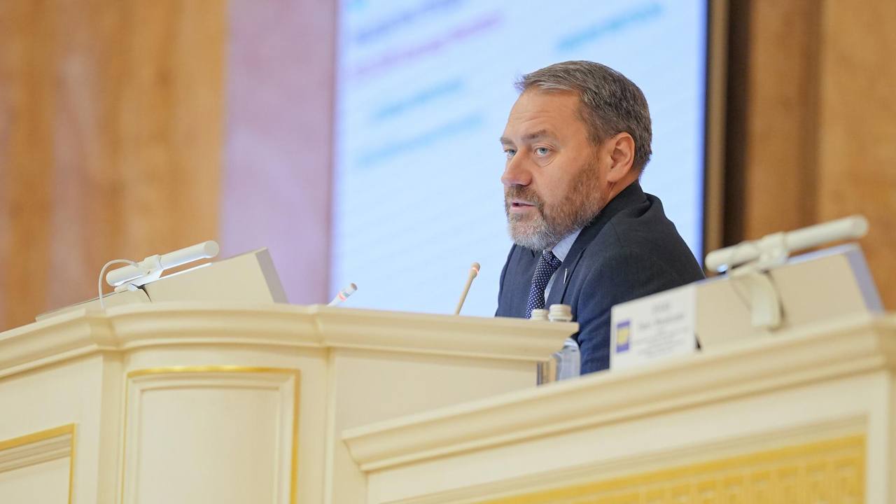 Мы стоим на стороне жителей Бельский объяснил претензии к чиновникам Председатель ЗакСа подчеркнул что о законности сноса речи не идет и этот вопрос является прерогативой суда В то же время по словам Бельского волнует вопрос безопасности и комфорта жителей Неправильно что вот уже полгода люди вынуждены смотреть на руины ходить мимо фактически аварийного здания На мой взгляд если работы были начаты значит их нужно завершить подчеркнул председатель законодательного собрания Пресс служба ЗакСа Подписаться на ДП в Telegram MAX