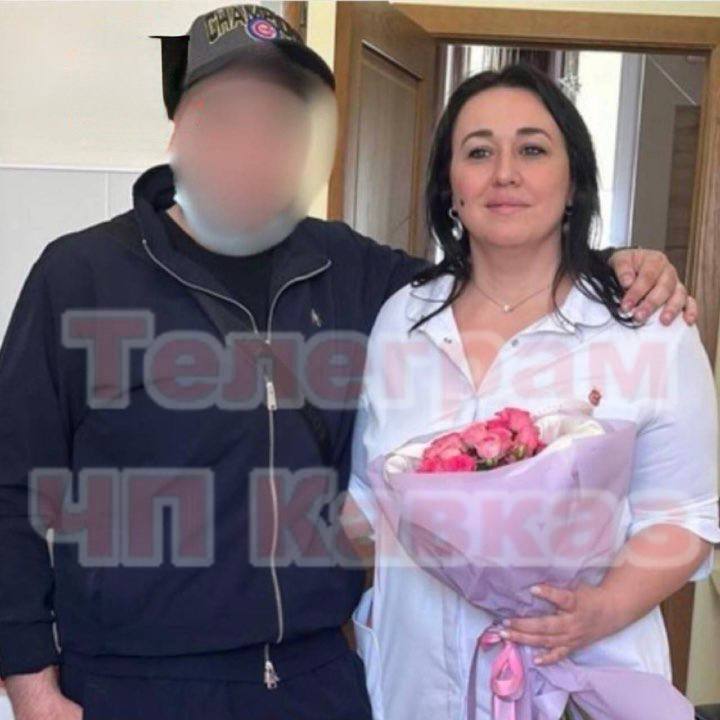 В Петербурге 20-летнему жителю Махачкалы пересадили сердце после двух лет злоупотребления энергетиками 20-летнему парню провели пересадку сердца — причиной тяжёлых проблем со здоровьем стало регулярное употребление энергетиков. Молодой человек увлекался компьютерными играми и в течение двух лет почти каждую ночь пил энергетики, чтобы не спать. Со временем он начал жаловаться на учащённое сердцебиение, слабость и тремор в руках, однако не обращал внимания на симптомы. Позже врачи диагностировали серьёзное поражение сердца, связанное с чрезмерным употреблением стимуляторов. После обследования в республике юношу направили в Санкт-Петербург, где ему успешно провели операцию по трансплантации сердца. Piter Map - Подписаться