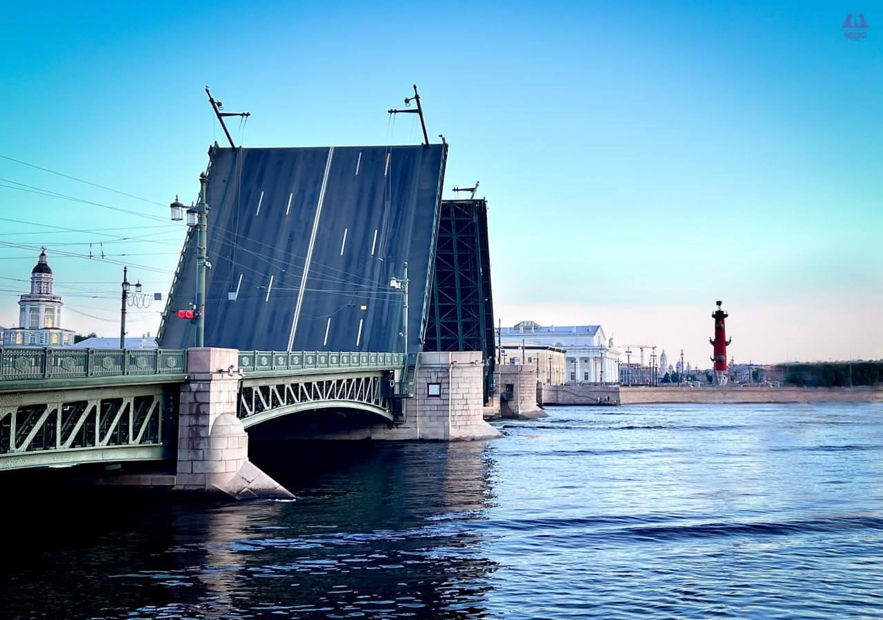 Регулярная разводка мостов на Неве Большой и Малой Неве завершится в ночь на 30 ноября Переправы на рукавах реки закончили навигацию ещё 15 ноября В декабре технические разводки продолжатся специалисты будут обслуживать оборудование и конструкции Василеостровский РК ostrova peterburga