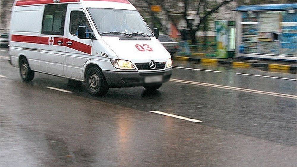 Двое мужчин подорвались на неизвестном устройстве в поселке Калиново ЛНР ⁠ Двое мужчин подорвались на неизвестном взрывном устройстве во время рыбалки в поселке Калиново Луганской Народной Республики  ЛНР . Об этом в понедельник, 28 октября, сообщил глава городского округа Первомайск Сергей Колягин.  «Вчера двое местных жителей пгт Калиново во время рыбалки подорвались на неустановленном взрывном устройстве возле реки Лугань в районе Челябино», - сказал глава городского округа в своем Telegram-канале.  Колягин уточнил, что пострадали мужчины 1991 и 1995 годов рождения. Они получили множественные осколочные ранения различных частей тела. Бригада скорой помощи доставила пострадавших в больницу, где врачи оказали первую медицинскую помощь, после чего оба были доставлены в Луганск.  Напомним, в ок...  Подробнее>>>