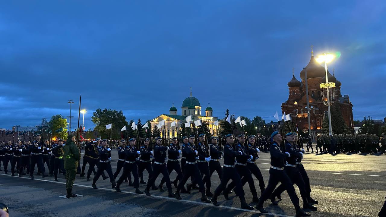 В Туле проходит первая репетиция Парада Победы В этом году в нем впервые принимает участие парадный расчет ветеранов боевых действий. Координацию работы по организации парада и его репетиций осуществляет Министерство региональной безопасности Тульской области.