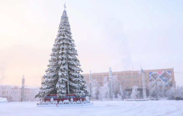 Демонтаж новогодней елки на площади республики начнется 29 января Работы по демонтажу главной новогодней елки на центральной площади столицы республики начнутся в четверг 29 января Подробнее читайте по ссылке Фото ЯСИА yk24 ru в MAX Telegram ВК VK Видео