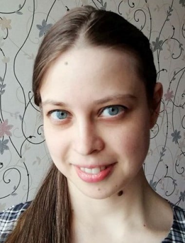 Из-за веры в России лишили женщину гражданства В Магадане уроженку Луганской области лишили приобретённого гражданства России за участие в мирных религиозных собраниях. Речь, по всей видимости, идёт об Ирине Хвостовой — 33-летней Свидетельнице Иеговы, которую в 2024 году осудили условно на три года по статье об участии в деятельности «экстремистской организации». Теперь её российский паспорт признан недействительным, и женщину обязали покинуть страну. Основанием послужил закон «О гражданстве», позволяющий лишать гражданства в случае приговоров по «экстремистским» статьям — даже если речь идёт о религиозной вере. #россия #свидетели_иеговы