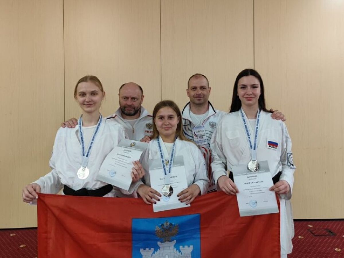 Орловские каратисты завоевали серебряные медали Чемпионата России по всестилевому каратэ На домашнем чемпионате России по всестилевому каратэ орловские спортсмены завоевали четыре серебряные медали. ↗ Прислать новость Подписаться