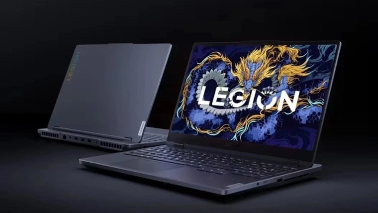 Из за усиливающегося дефицита DDR5 Lenovo может отложить выход новых ноутбуков Южнокорейское издание Chosun Biz сообщает что Lenovo рассматривает перенос релизов новых ноутбуков в 2026 году Причина стремительный рост цен на DDR5 и глобальный дефицит памяти вызванный ажиотажем вокруг ИИ серверов Ключевые детали Что происходит Спрос на DDR5 значительно превышает предложение Даже крупные контракты с Samsung Micron и SK Hynix не сдерживают рост цен По прогнозам к концу 2026 года DDR5 подорожает ещё на 45 Последствия для рынка Lenovo и другие бренды могут продлить жизненный цикл текущих моделей Это позволит избежать скачка розничных цен до 30 На CES 2026 и в первом полугодии может быть меньше новинок чем обычно Производители ПК уже сталкиваются с давлением из за дефицита DRAM TrendForce ранее предупреждала что ИИ инфраструктура выедает ресурсы рынка HP также рассматривает аналогичные меры чтобы удержать цены Если новые ноутбуки действительно задержат стоит ли покупать модели 2025 года пока цены не выросли Заказать сборку ПК в InterPC Закрытый чат Наши каналы Lеnоvо Нoутбyки