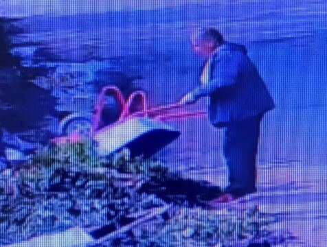 Камеры видеонаблюдений поймали калужан нарушающих правила утилизации мусора Калужанам регулярно напоминают о правилах утилизации мусора Но некоторые жители по прежнему продолжают складировать на контейнерных площадках отходы не входящие в состав ТКО растительные древесные строительные отходы автопокрышки и т д По данным городского хозяйства только с улицы Тарутинской в прошедшем месяце вывезли 12 20 ти кубовых грузовика А нарушителей зафиксировали камеры видеонаблюдения http gtrk kaluga ru news obschestvo news 57852